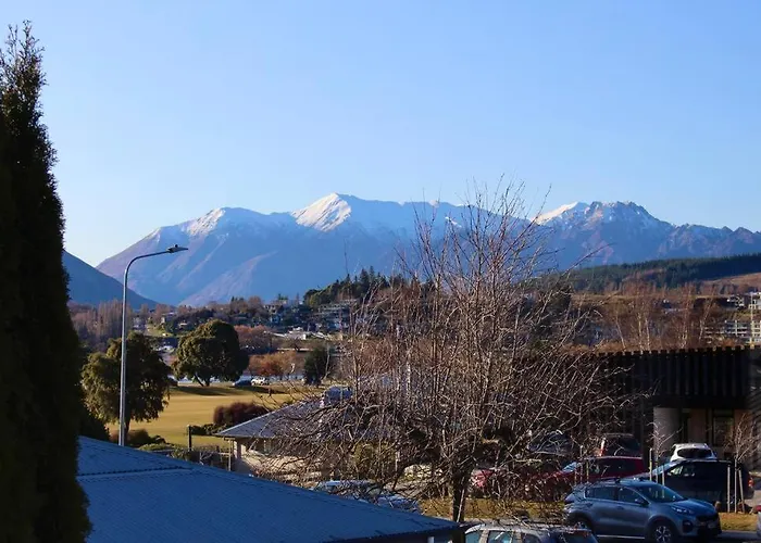 The Wanaka Retreat - 5Br Family Home - Walk To Lake, Town & Cafes In Minutes Wanaka