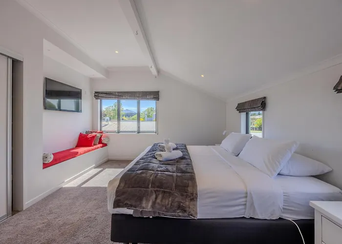 The Wanaka Retreat - 5Br Family Home - Walk To Lake, Town & Cafes In Minutes