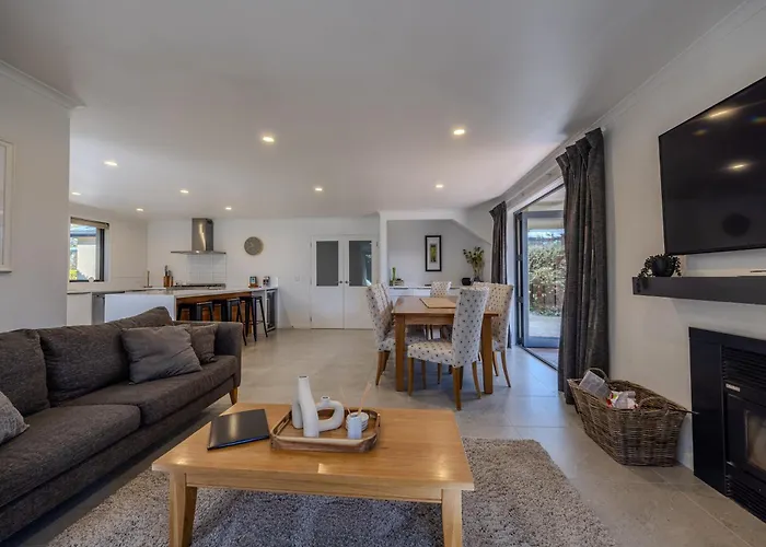 The Wanaka Retreat - 5Br Family Home - Walk To Lake, Town & Cafes In Minutes Ferienhaus *