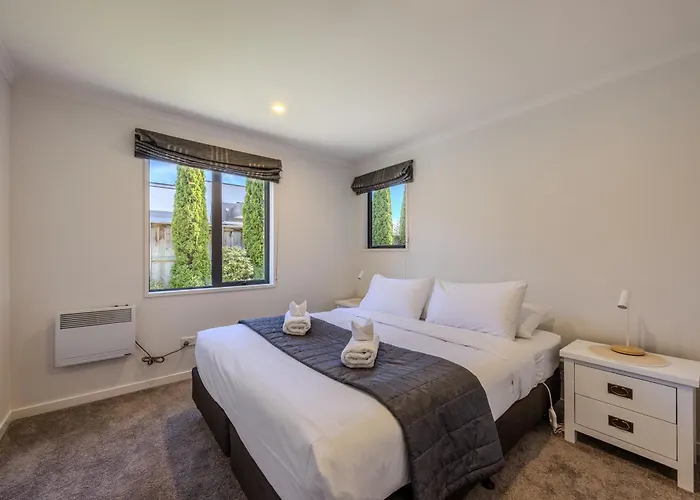 The Wanaka Retreat - 5Br Family Home - Walk To Lake, Town & Cafes In Minutes *