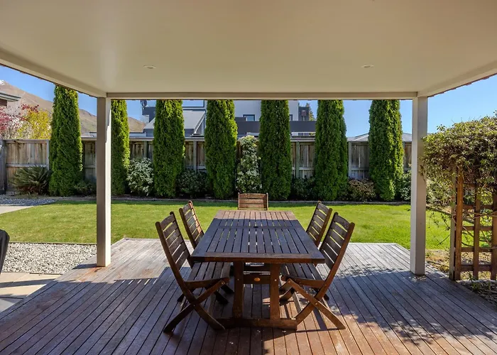 Vakantiehuis The Retreat -5br Family - Walk To Lake, Town & Cafes