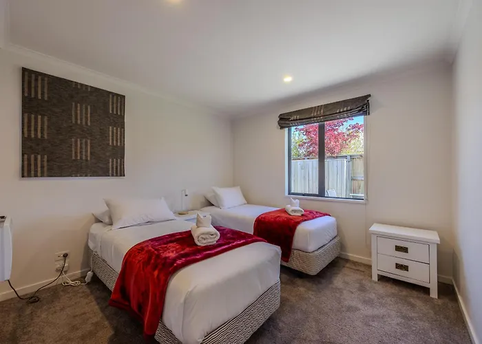 Ferienhaus The Wanaka Retreat - 5Br Family Home - Walk To Lake, Town & Cafes In Minutes Wanaka