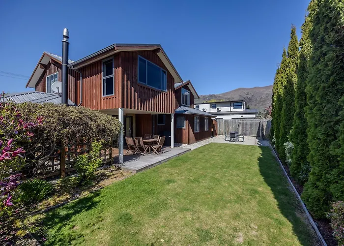 The Retreat -5br Family - Walk To Lake, Town & Cafes Vakantiehuis