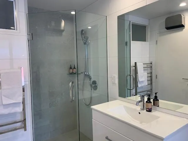 The Retreat -5br Family - Walk To Lake, Town & Cafes Vakantiehuis Wanaka