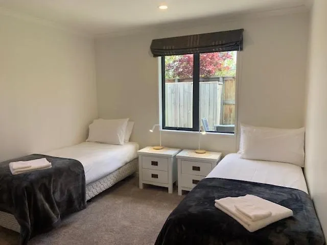 The Wanaka Retreat - 5Br Family Home - Walk To Lake, Town & Cafes In Minutes Ferienhaus Wanaka