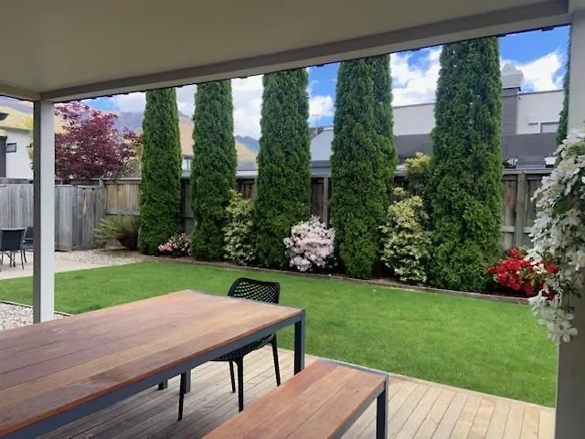 The Retreat -5br Family - Walk To Lake, Town & Cafes * Wanaka