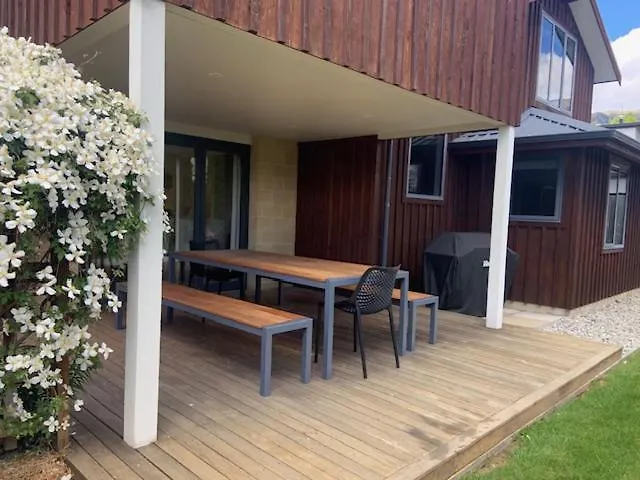Vakantiehuis The Retreat -5br Family - Walk To Lake, Town & Cafes *