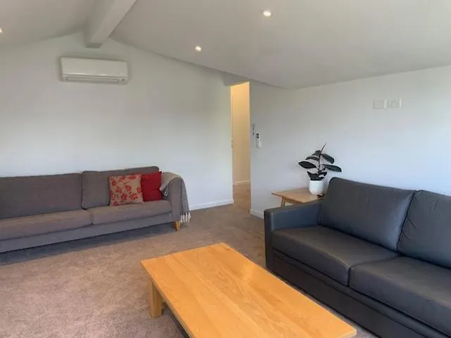 The Retreat -5br Family - Walk To Lake, Town & Cafes Wanaka