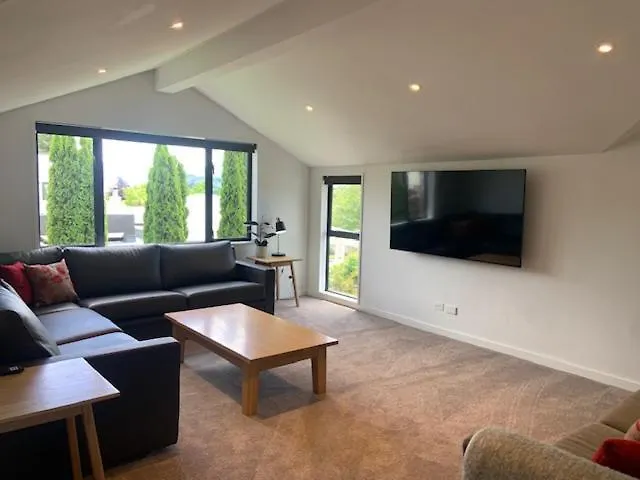 The Retreat -5br Family - Walk To Lake, Town & Cafes Vakantiehuis Wanaka